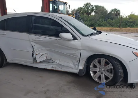 2013 Chrysler 200 Touring из США, поврежденный, VIN 1C3CCBBB7DN639035